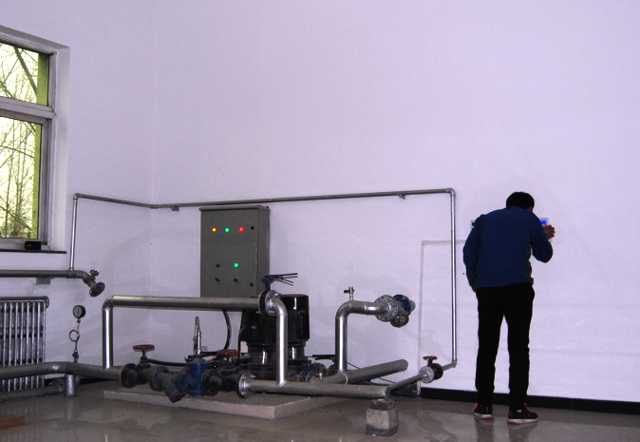 魯禹25P低溫空氣源熱泵馬池口水務(wù)站內(nèi)管路控制 魯禹25P低溫空氣源熱泵馬池口水務(wù)站內(nèi)管路控制