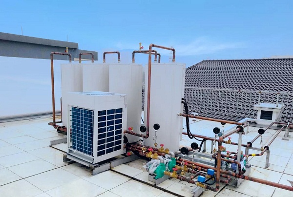 學前部空氣源熱泵熱水器實拍 學前部空氣源熱泵熱水器實拍